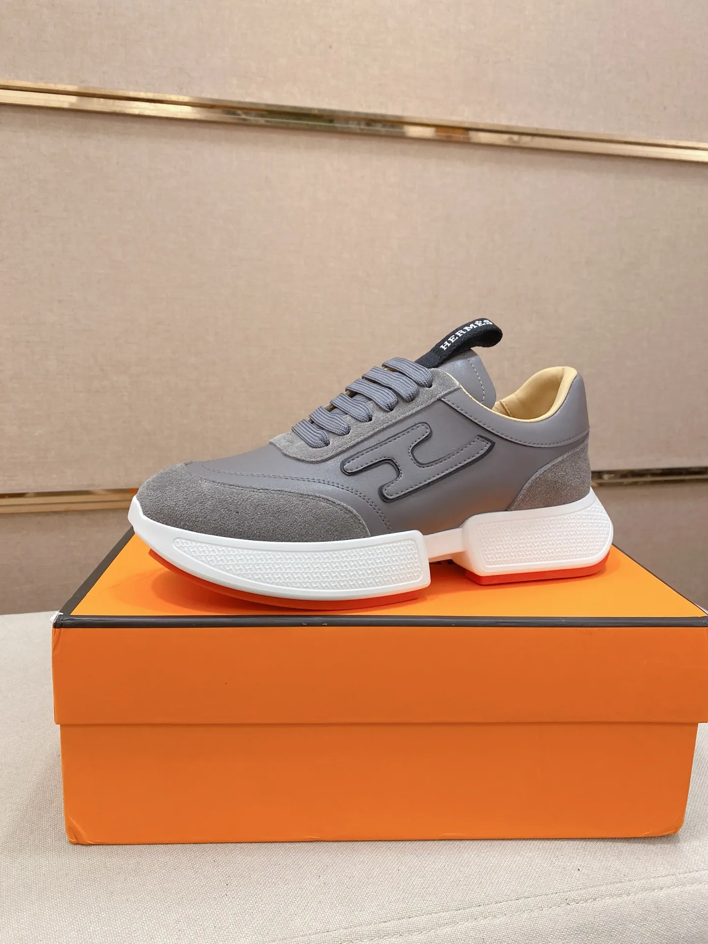 Men's clothing and shoes💰: 480💰《HERMES》【Classic original order·Version】Hermès; top 🔝purchasing agent🔍🔍men's latest 🇺🇸 counter sales simultaneously, imported from Italy original ▲▲cowhide ▲▲ (high-end, nobility, class) ) Exquisite workmanship (Italian 🇮🇹 imported water-dyed 🐂 cowhide lining) sole: original sole provided by the original factory, ⚠️exclusive double-layer activity·TPR·rubber·combined molded outsole; super comfortable·wear-resistant·non-slip·environmental protection The real thing is more beautiful if you take the real thing (high quality, follow the order). You can enter and exit the counter at will * Number of yards: 38-44 (45 can be customized and cannot be returned or exchanged)